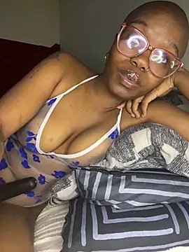 YummyMelanin117 online show from 10/21/25, 11:05