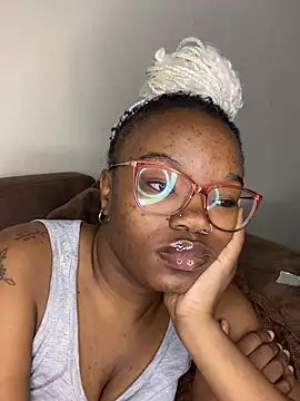 YummyMelanin117 online show from 04/18/26, 02:04