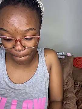 YummyMelanin117 online show from 04/18/26, 02:10