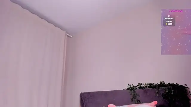 emmelieflorence online show from 03/04/26, 06:36