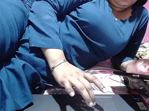 Snapshot of Flowing_love chatting on 09/18/25, 06:10 Flowing love online show from 09/18/25, 06:10