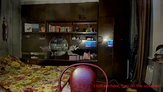AngelaSwan online show from 10/24/25, 04:03