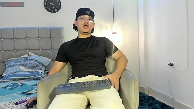 samxx muscle online show from 11/15/25, 01:40