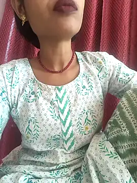 Snapshot of Eshna_Dabral chatting on 10/16/25, 07:42 Eshna Dabral online show from 10/16/25, 07:42