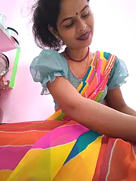 Snapshot of Eshna_Dabral chatting on 10/27/25, 01:42 Eshna Dabral online show from 10/27/25, 01:42