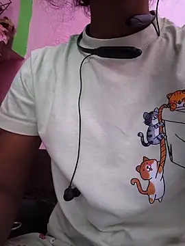 Snapshot of Eshna_Dabral chatting on 10/28/25, 02:59 Eshna Dabral online show from 10/28/25, 02:59