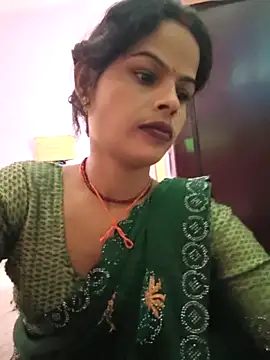 Snapshot of Eshna_Dabral chatting on 10/30/25, 12:56 Eshna Dabral online show from 10/30/25, 12:56