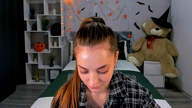 MelanieAlves online show from 10/13/25, 02:28