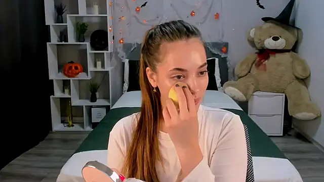 MelanieAlves online show from 10/15/25, 12:38