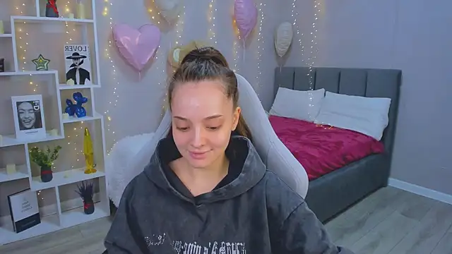 MelanieAlves online show from 03/08/26, 12:53