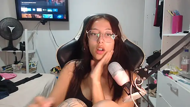 Snapshot of babygirlfree chatting on 03/17/26, 02:05 babygirlfree online show from 03/17/26, 02:05