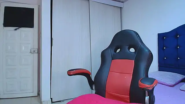 lovehotpink online show from 11/08/25, 07:23