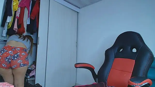 lovehotpink online show from 12/02/25, 08:48