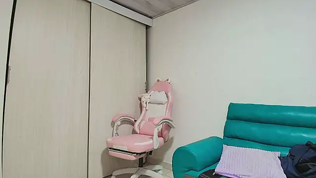 lovehotpink online show from 01/12/26, 08:52