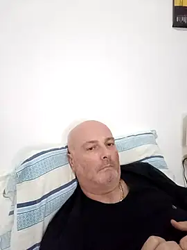 Alexis Bull online show from 10/02/25, 01:40