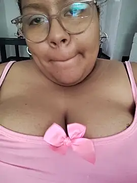 Snapshot of sheila_ro chatting on 05/19/26, 06:58 sheila ro online show from 05/19/26, 06:58