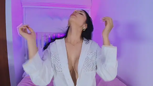 ArianaReynoldss online show from 11/05/25, 10:10