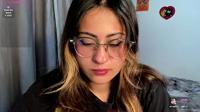 emma  bell  online show from 10/01/25, 10:49