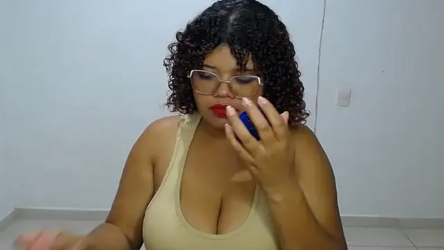 natalietits1 online show from 12/23/25, 06:00