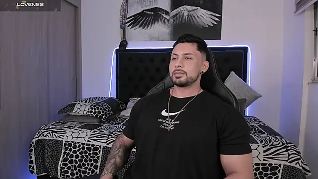 Snapshot of santi_aesthetic chatting on 07/30/26, 03:05 santi aesthetic online show from 07/30/26, 03:05