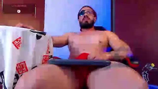 Snapshot of pirata_fitness chatting on 07/08/26, 02:43 pirata fitness online show from 07/08/26, 02:43