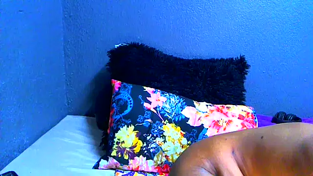 Snapshot of SMALLBOOBSXX chatting on 06/19/26, 05:12 SMALLBOOBSXX online show from 06/19/26, 05:12