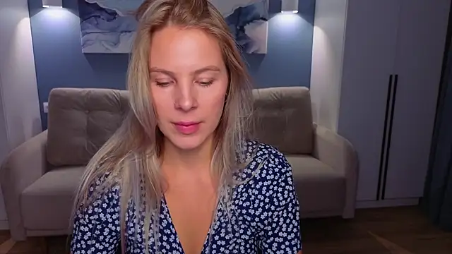 MelanieBennett online show from 10/07/25, 06:10