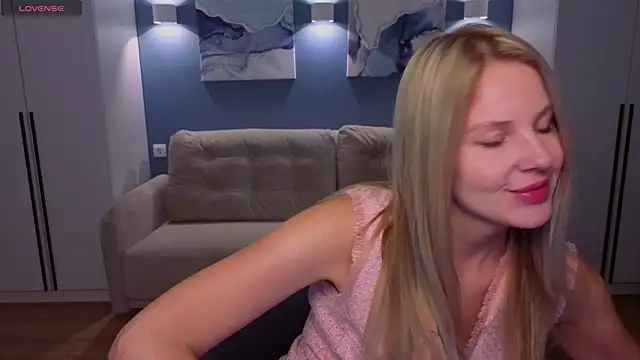 Snapshot of MelanieBennett chatting on 05/03/26, 06:08 MelanieBennett online show from 05/03/26, 06:08