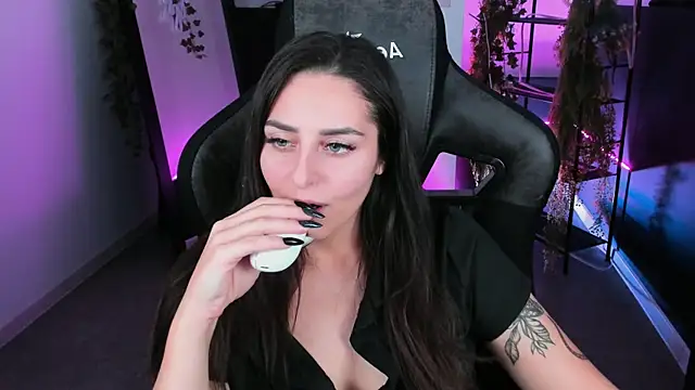 ValeriiMills online show from 10/25/25, 02:56