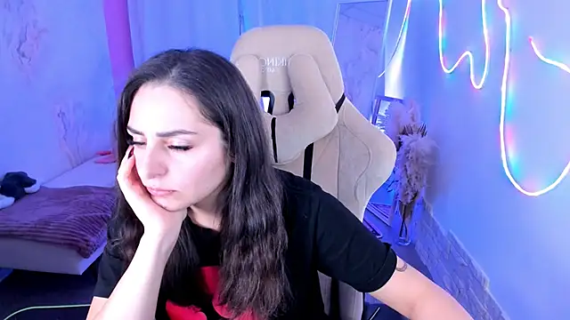 ValeriiMills online show from 12/04/25, 04:05