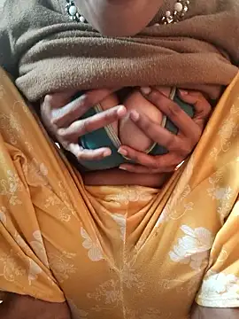 Snapshot of Desi_Bhabi_01 chatting on 01/19/26, 03:10 Desi Bhabi 01 online show from 01/19/26, 03:10