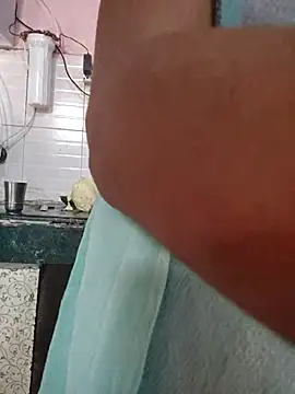 Snapshot of Desi_Bhabi_01 chatting on 02/16/26, 04:19 Desi Bhabi 01 online show from 02/16/26, 04:19