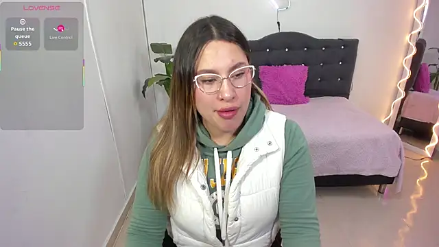 saaya tay online show from 09/16/25, 03:18