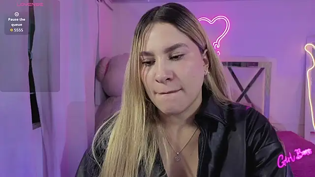 saaya tay online show from 04/18/26, 03:21