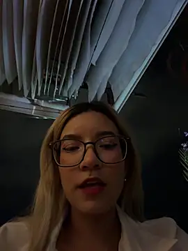 Pretty roxxyy online show from 02/11/26, 01:10