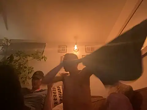 Snapshot of Chaud06_french chatting on 04/13/26, 03:12 Chaud06 french online show from 04/13/26, 03:12