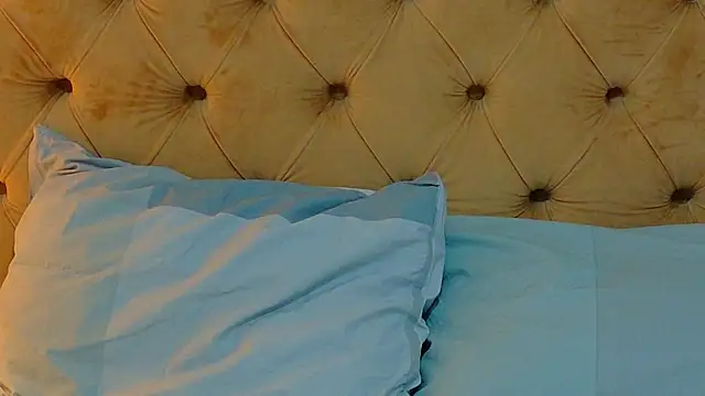 AlessiaCroft online show from 04/18/26, 04:05