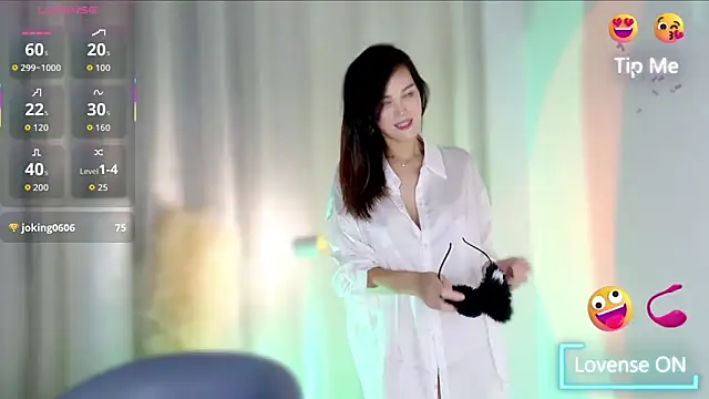 Snapshot of LunaBelle1984 chatting on 09/14/25, 03:55 LunaBelle1984 online show from 09/14/25, 03:55