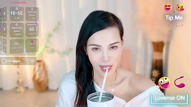 Snapshot of LunaBelle1984 chatting on 09/23/25, 03:15 LunaBelle1984 online show from 09/23/25, 03:15