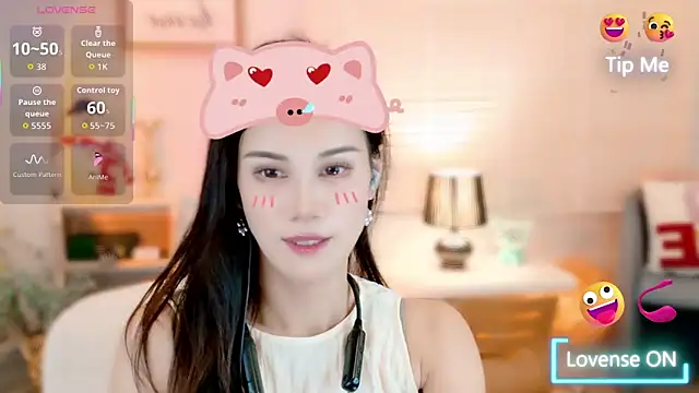 Snapshot of LunaBelle1984 chatting on 12/02/25, 04:13 LunaBelle1984 online show from 12/02/25, 04:13