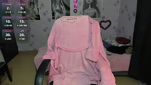 Medussa katt online show from 10/24/25, 01:46