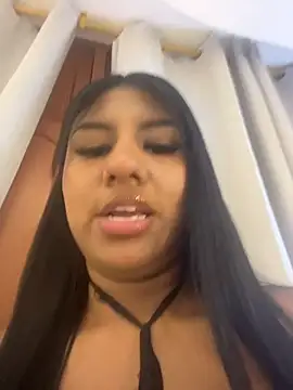 Emmily Vargas online show from 10/11/25, 01:49