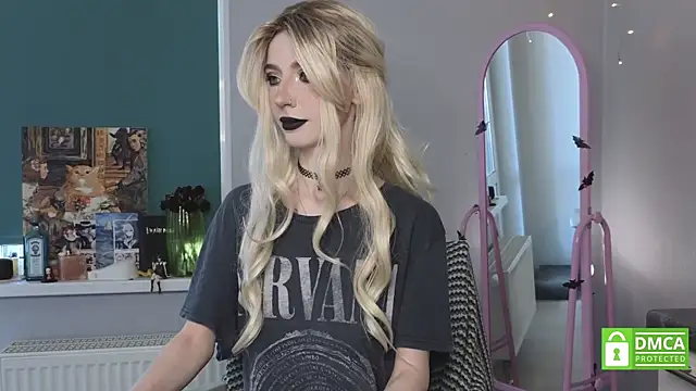 sweetuniporn online show from 05/05/26, 08:11