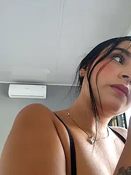 Snapshot of Rosa_Warreen_ chatting on 10/20/25, 12:49 Rosa Warreen online show from 10/20/25, 12:49