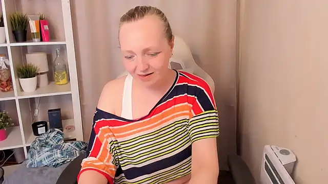 Snapshot of Karen_Villis chatting on 05/03/26, 12:00 Karen Villis online show from 05/03/26, 12:00