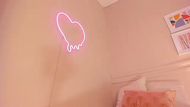  lucia 18 online show from 10/16/25, 01:34