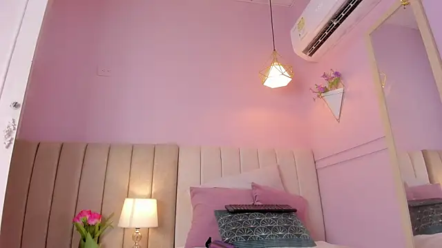  lucia 18 online show from 10/22/25, 03:34