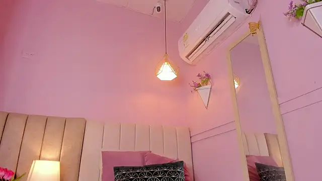  lucia 18 online show from 10/29/25, 06:42