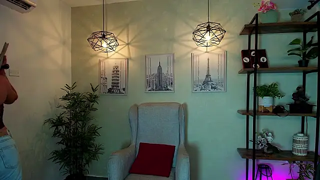  Victoria Collins online show from 02/04/26, 11:16