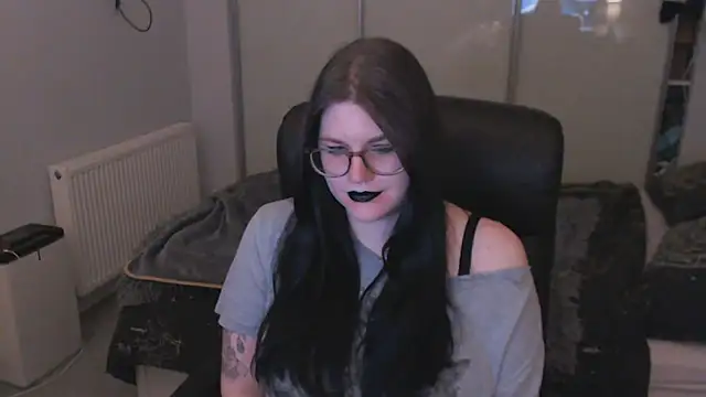 Snapshot of GothSuccubusBabe chatting on 06/10/26, 01:06 GothSuccubusBabe online show from 06/10/26, 01:06